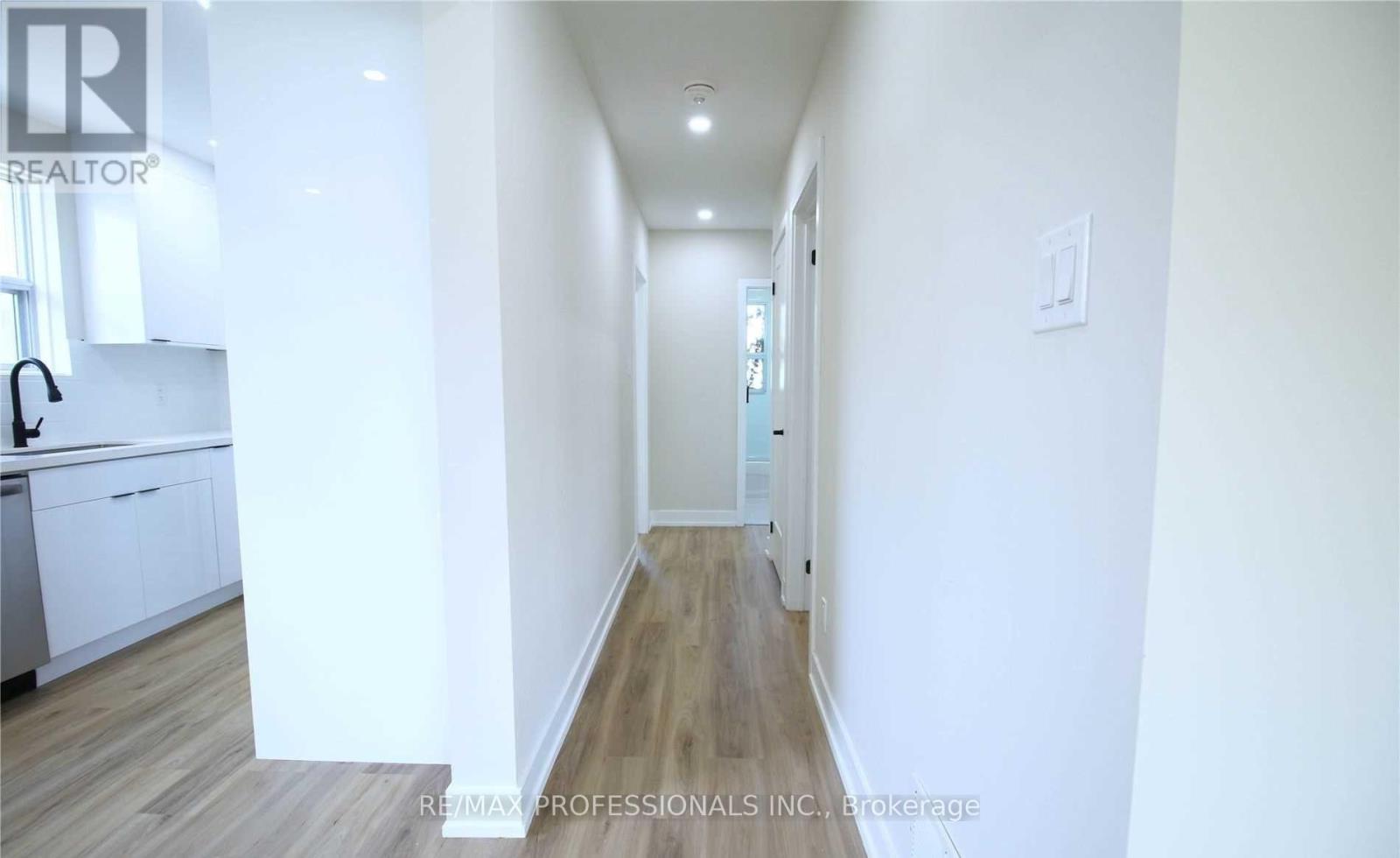 Main - 247 Beta Street, Toronto, Ontario  M8W 4H7 - Photo 8 - W12966750