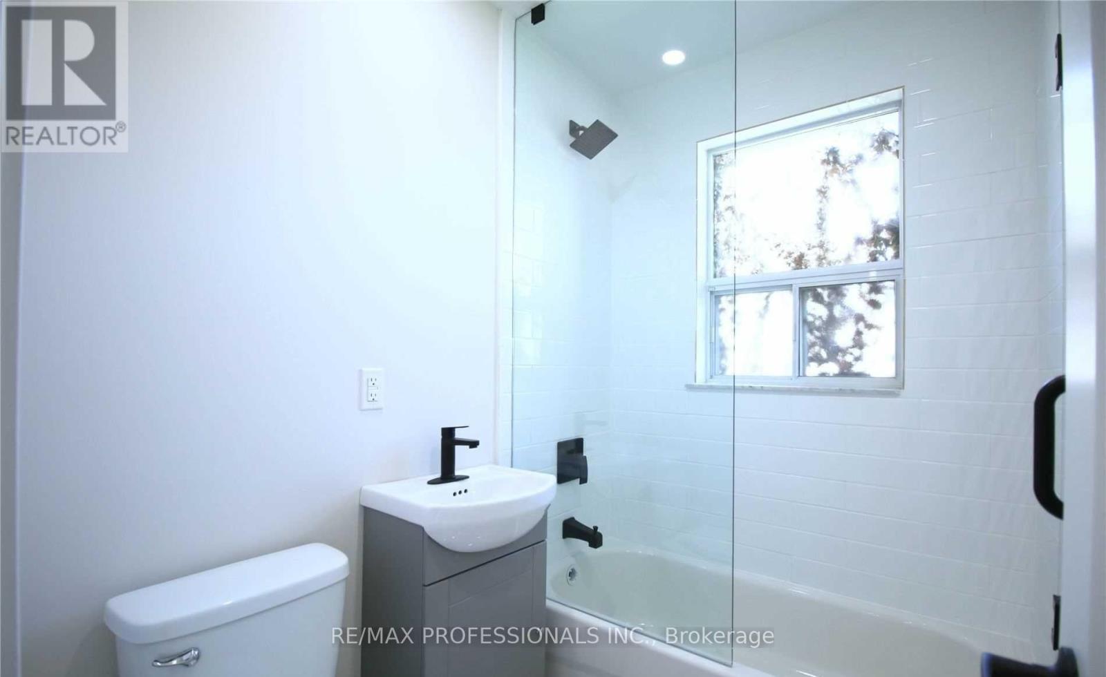 Main - 247 Beta Street, Toronto, Ontario  M8W 4H7 - Photo 9 - W12966750