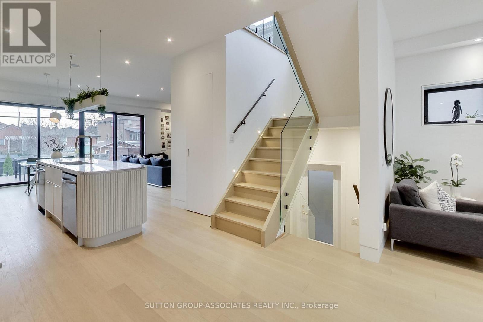 976 Glencairn Avenue, Toronto, Ontario  M6B 2A9 - Photo 13 - W12966798