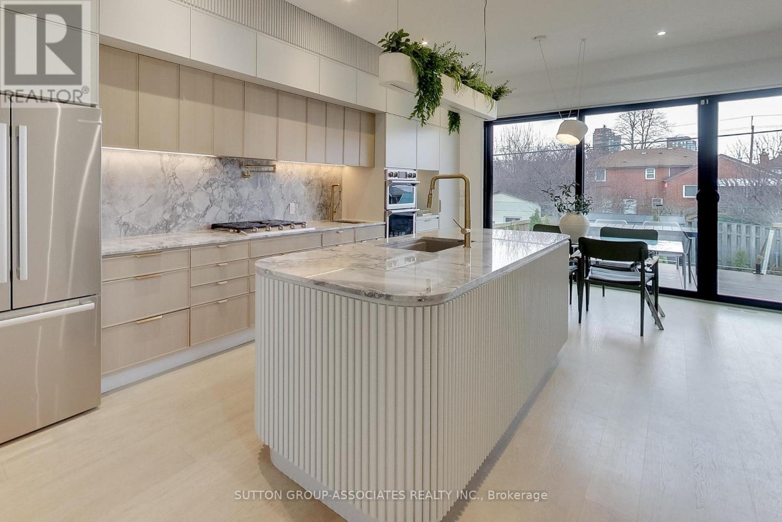 976 Glencairn Avenue, Toronto, Ontario  M6B 2A9 - Photo 14 - W12966798