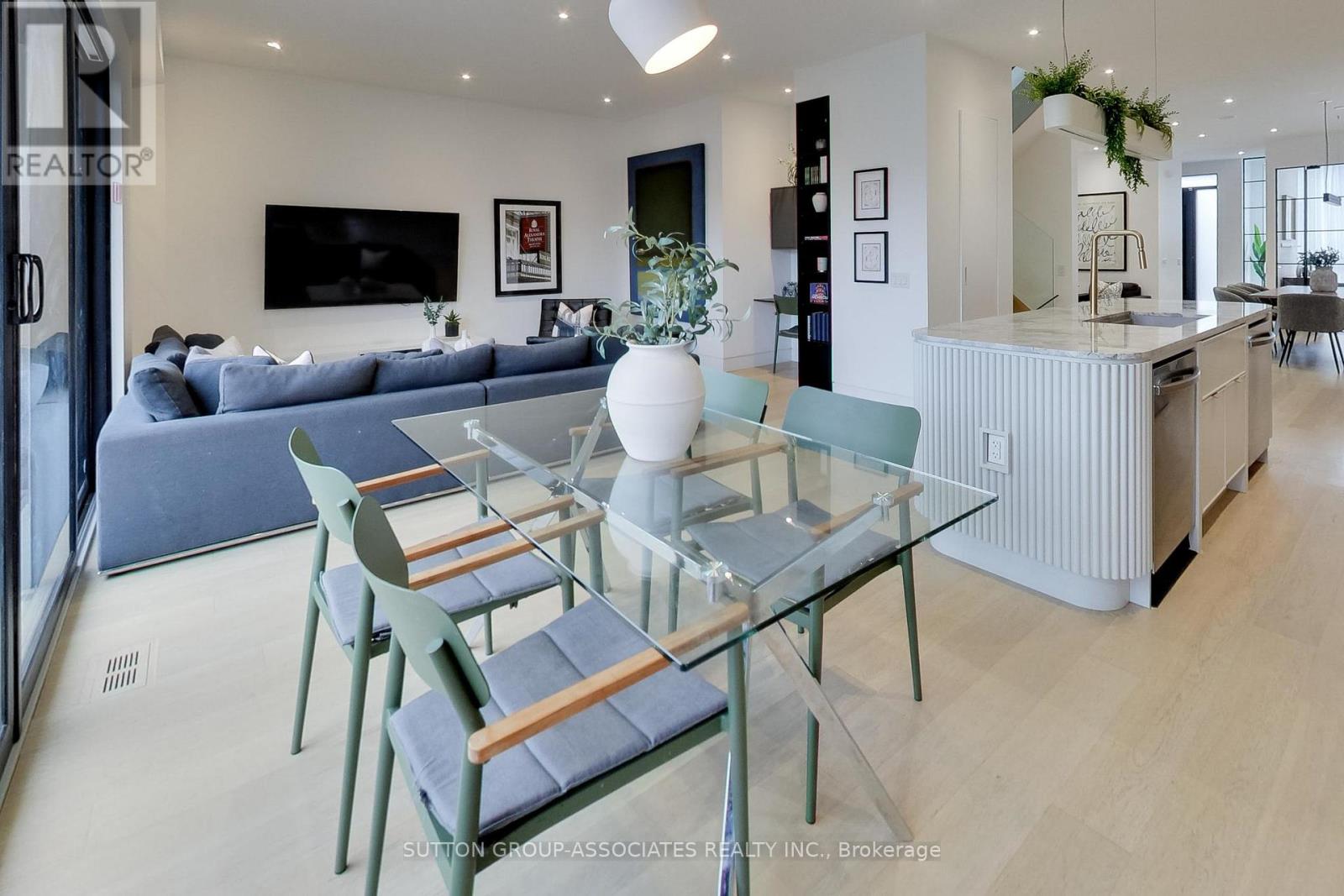 976 Glencairn Avenue, Toronto, Ontario  M6B 2A9 - Photo 16 - W12966798