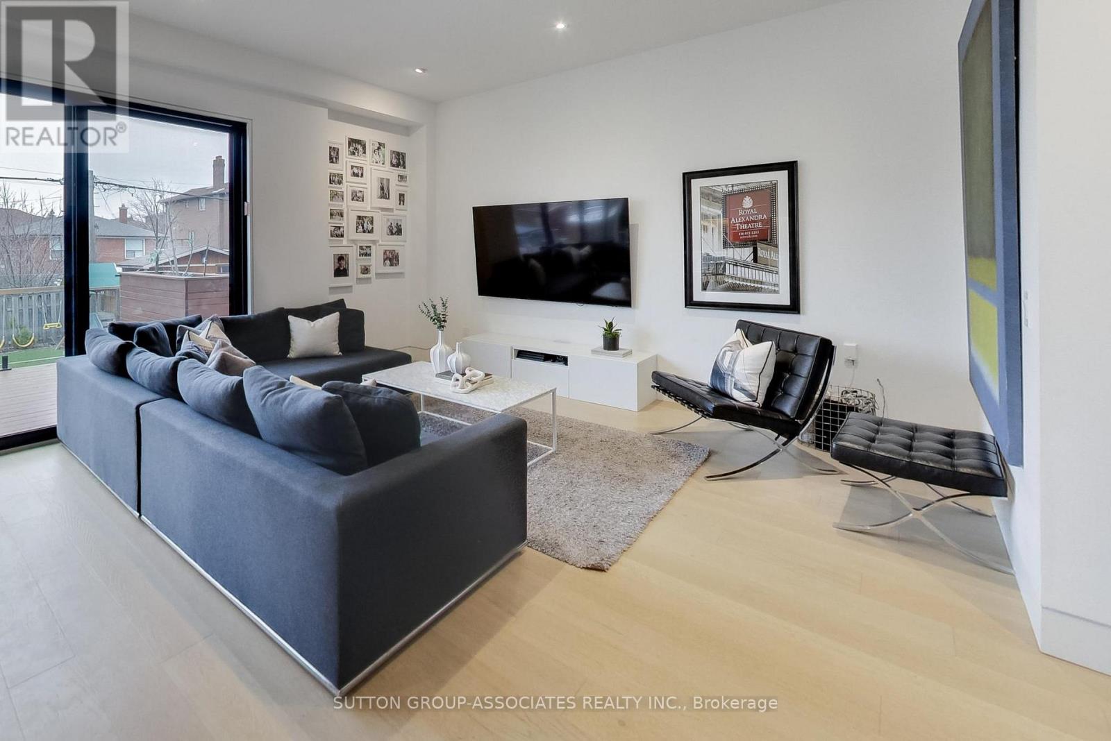 976 Glencairn Avenue, Toronto, Ontario  M6B 2A9 - Photo 17 - W12966798