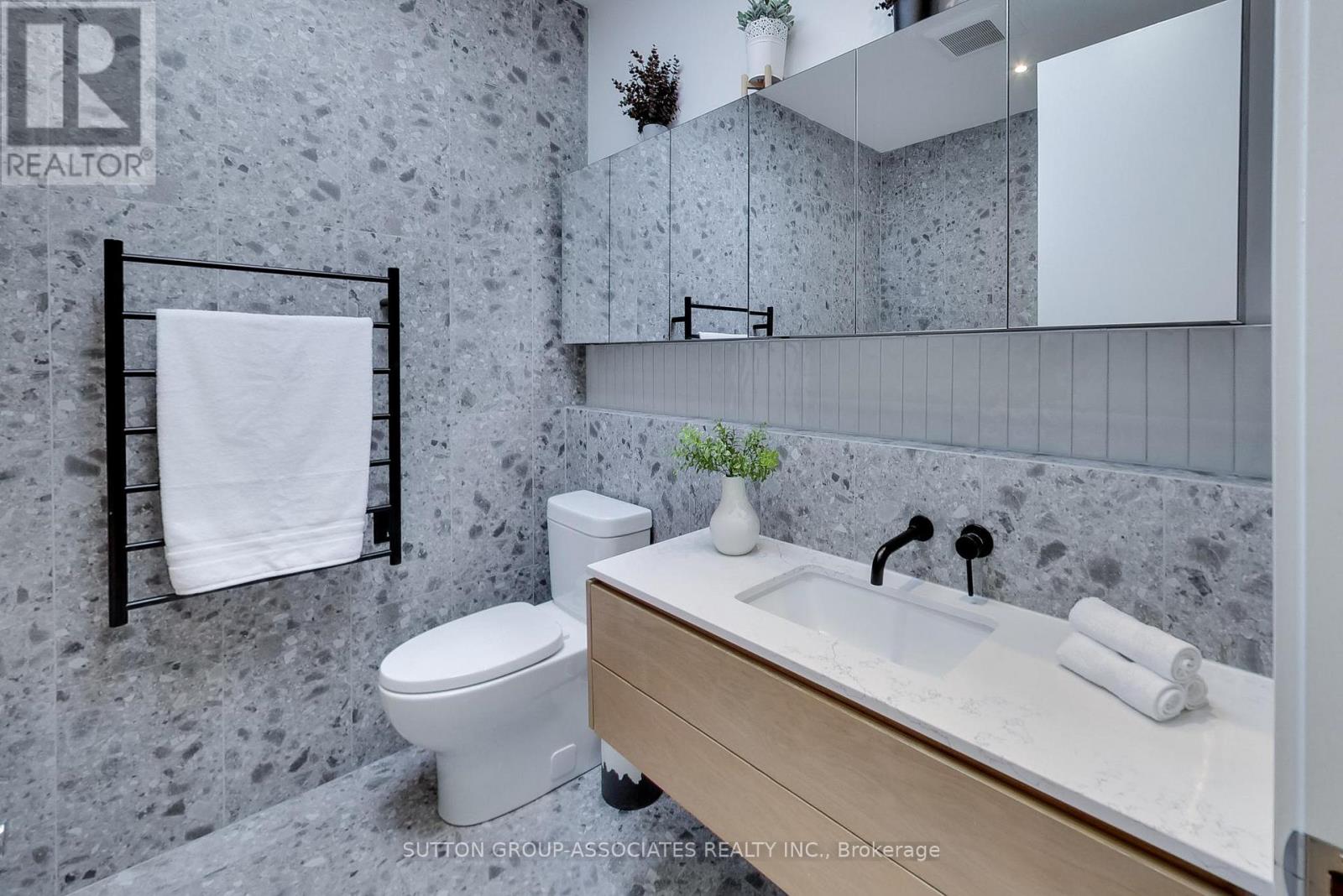 976 Glencairn Avenue, Toronto, Ontario  M6B 2A9 - Photo 22 - W12966798