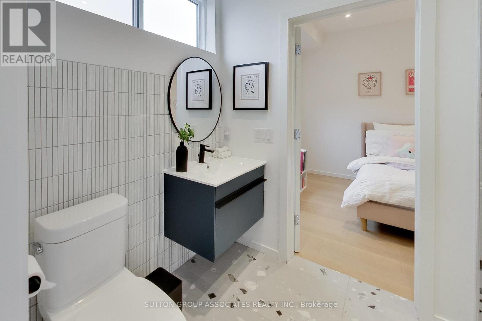 976 Glencairn Avenue, Toronto, Ontario  M6B 2A9 - Photo 26 - W12966798