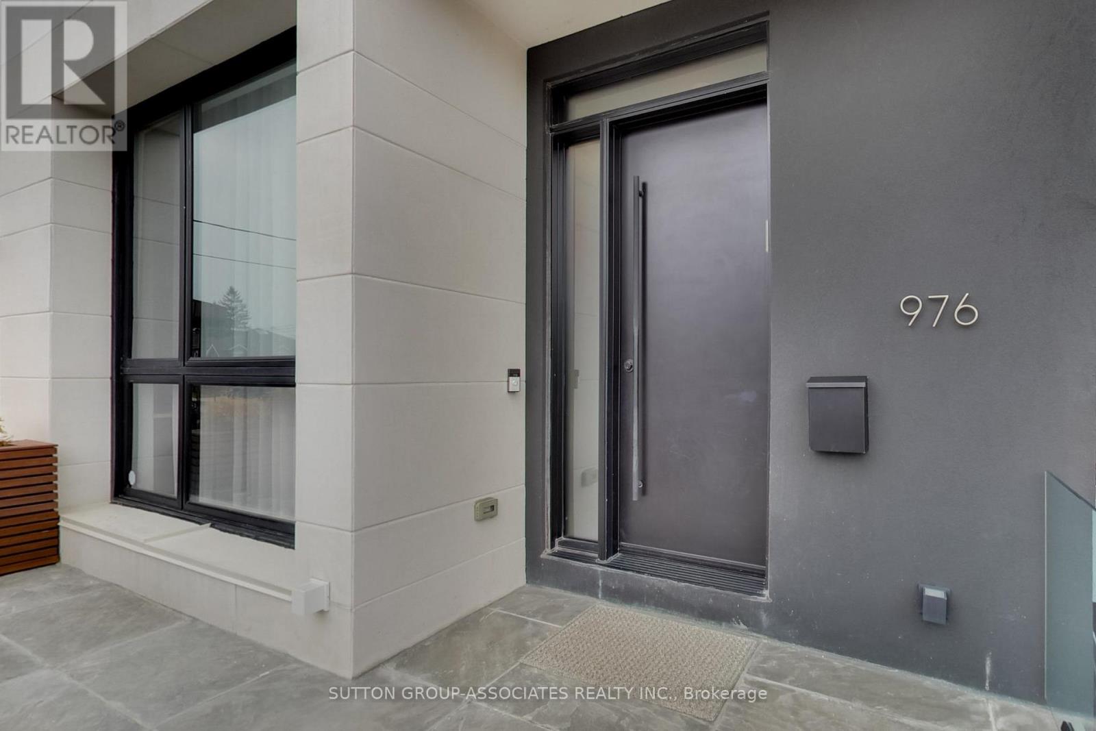 976 Glencairn Avenue, Toronto, Ontario  M6B 2A9 - Photo 3 - W12966798