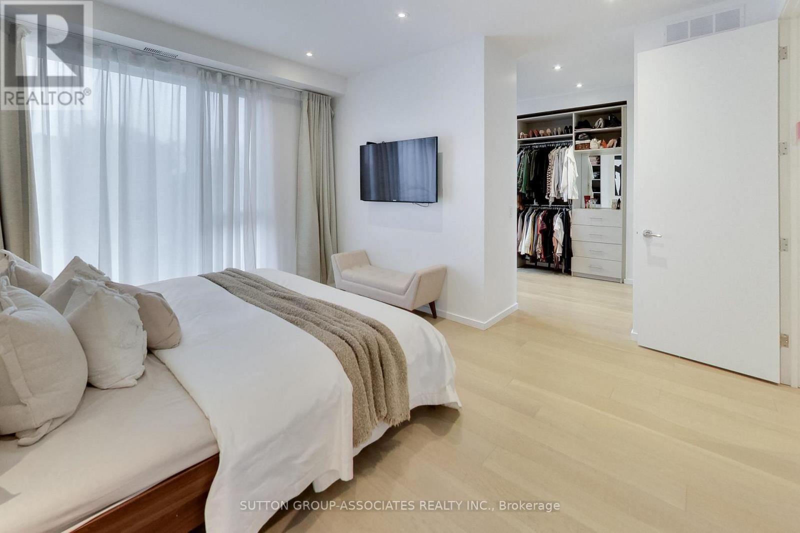 976 Glencairn Avenue, Toronto, Ontario  M6B 2A9 - Photo 33 - W12966798