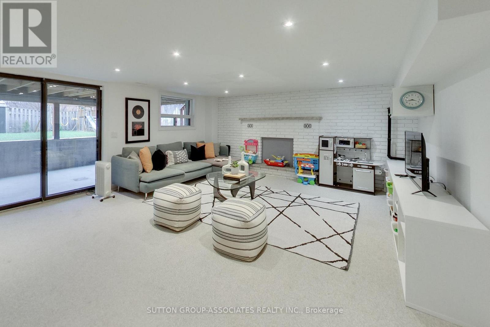 976 Glencairn Avenue, Toronto, Ontario  M6B 2A9 - Photo 42 - W12966798