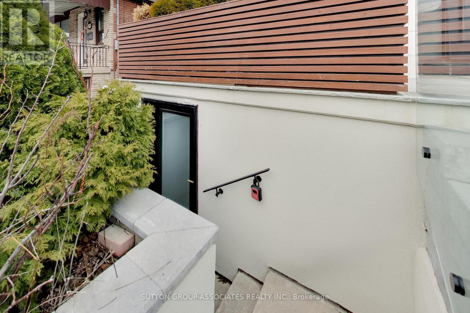 976 Glencairn Avenue, Toronto, Ontario  M6B 2A9 - Photo 43 - W12966798