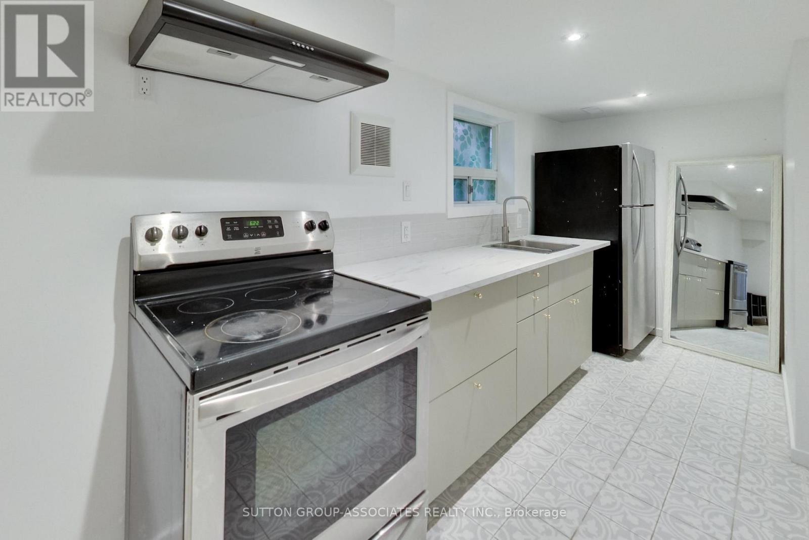 976 Glencairn Avenue, Toronto, Ontario  M6B 2A9 - Photo 44 - W12966798