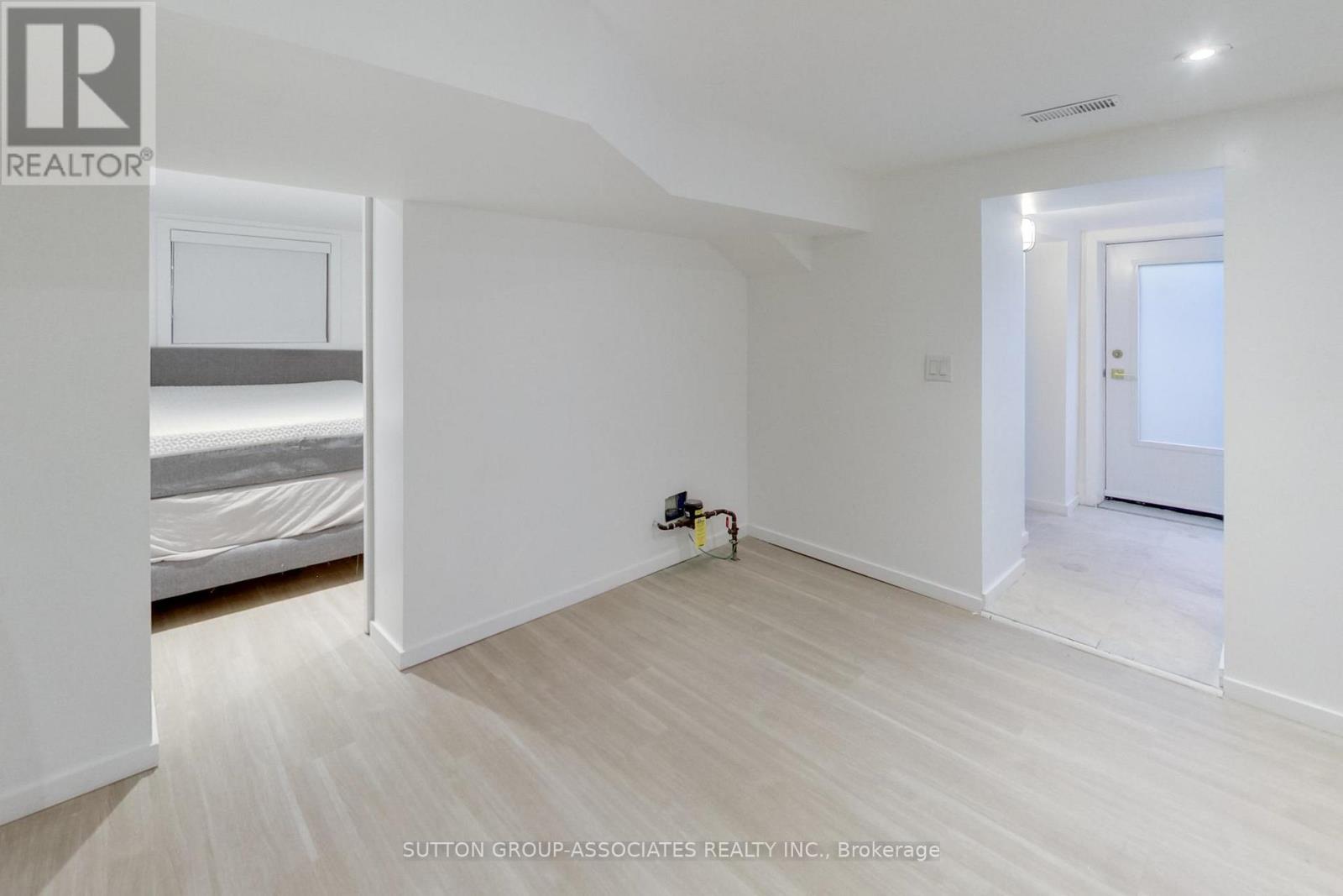 976 Glencairn Avenue, Toronto, Ontario  M6B 2A9 - Photo 46 - W12966798