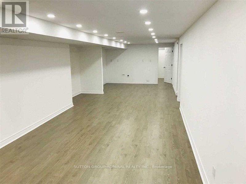 2 Sevenoaks Avenue, Toronto, Ontario  M8Z 3P7 - Photo 15 - W12966802