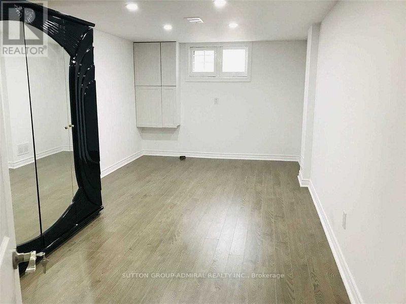 2 Sevenoaks Avenue, Toronto, Ontario  M8Z 3P7 - Photo 16 - W12966802