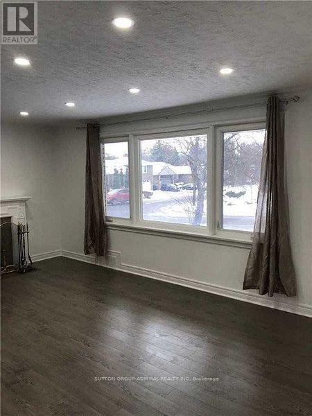 2 Sevenoaks Avenue, Toronto, Ontario  M8Z 3P7 - Photo 3 - W12966802