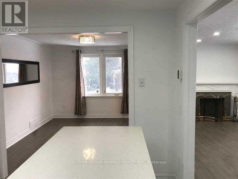 2 Sevenoaks Avenue, Toronto, Ontario  M8Z 3P7 - Photo 9 - W12966802