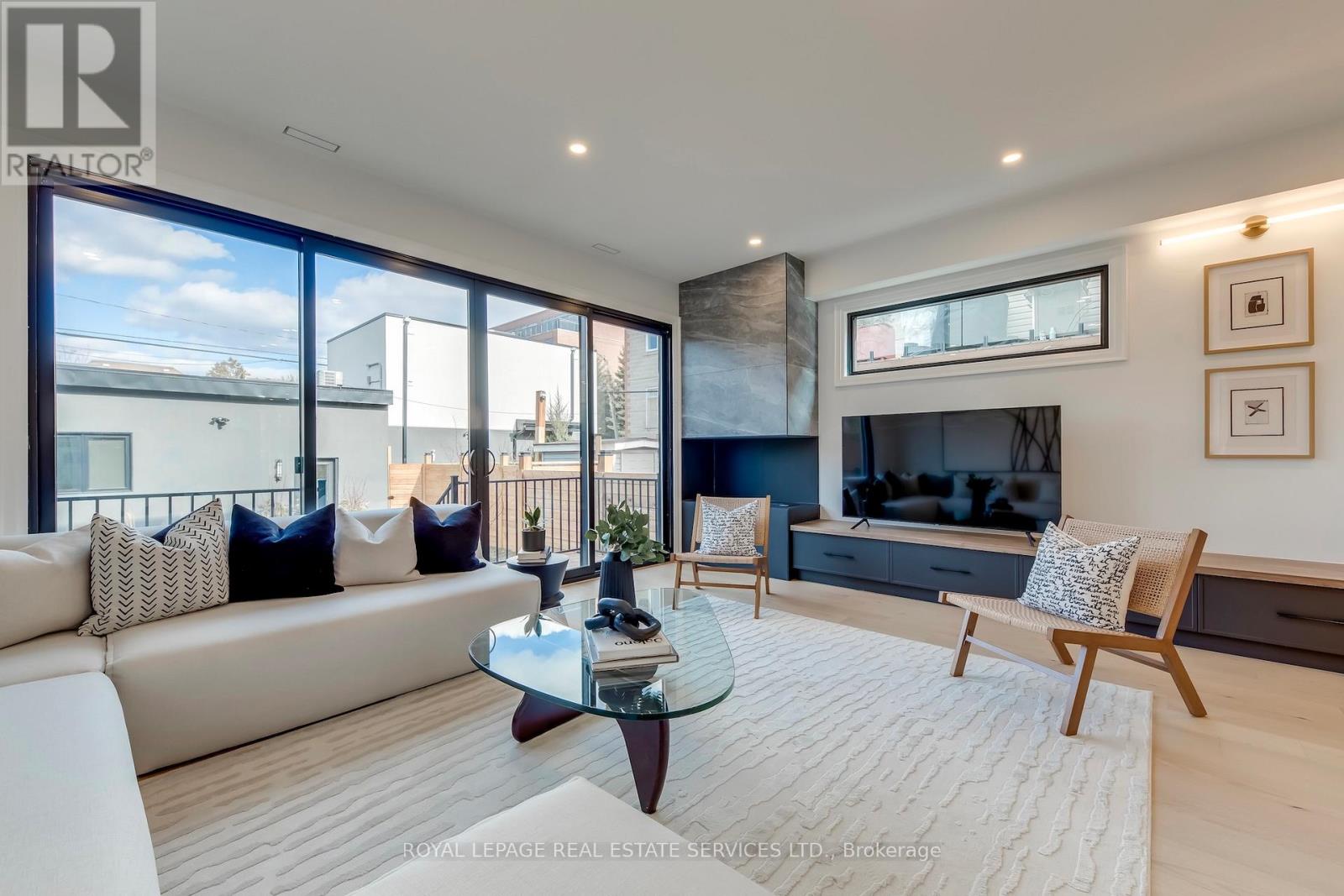 561 Durie Street, Toronto, Ontario  M6S 3H2 - Photo 15 - W12966818