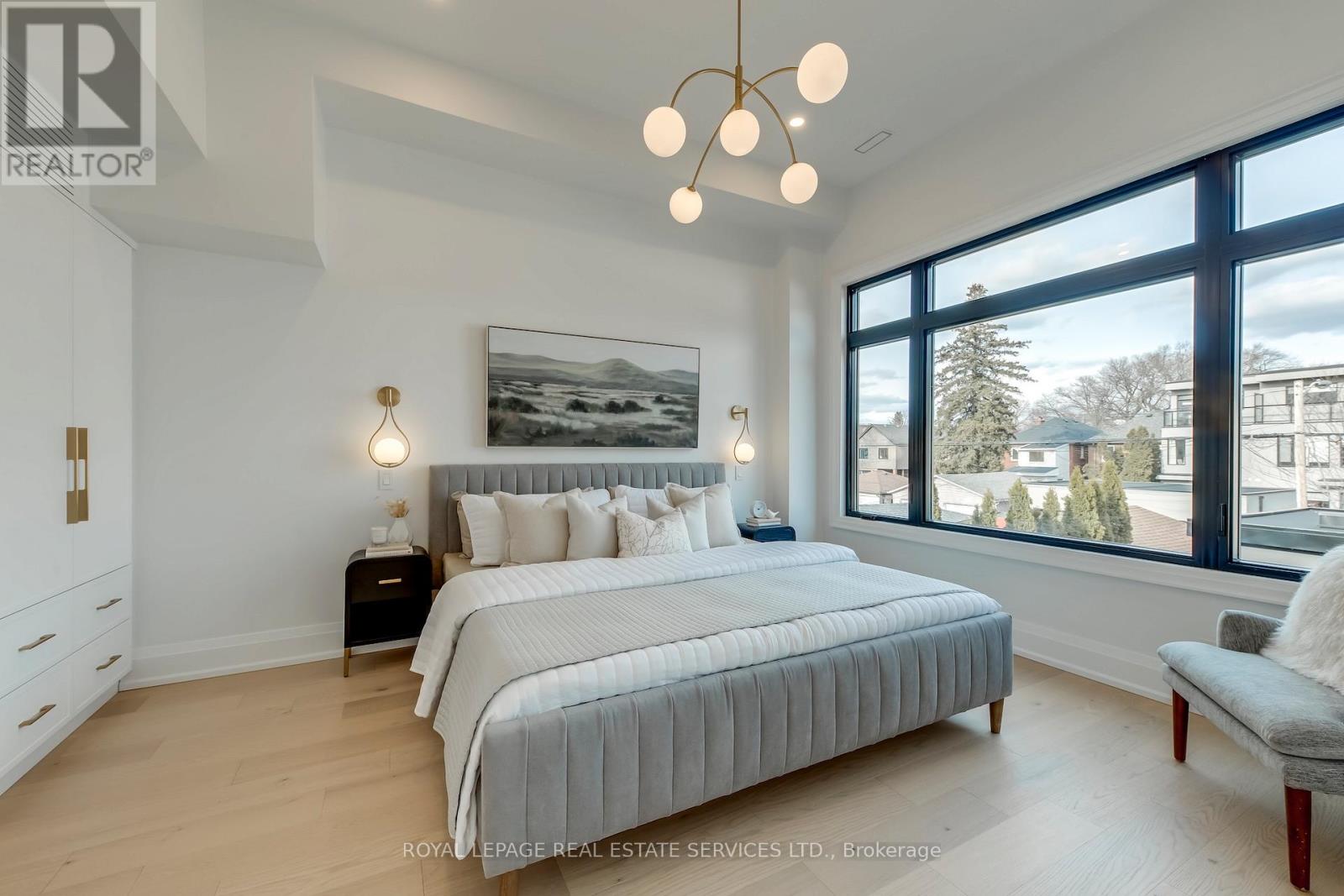 561 Durie Street, Toronto, Ontario  M6S 3H2 - Photo 19 - W12966818