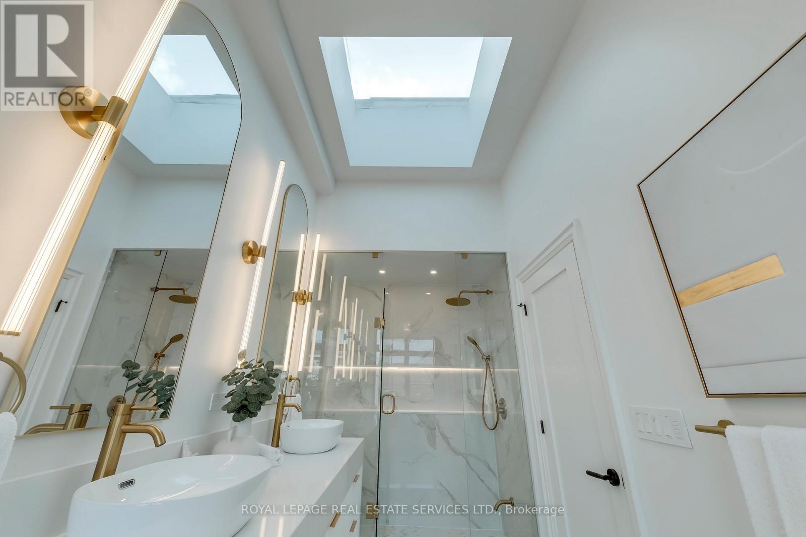 561 Durie Street, Toronto, Ontario  M6S 3H2 - Photo 24 - W12966818