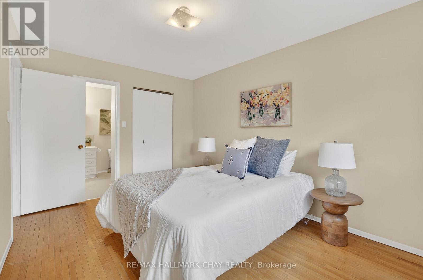 368 Lara Woods, Mississauga, Ontario  L5A 3A9 - Photo 10 - W12966852