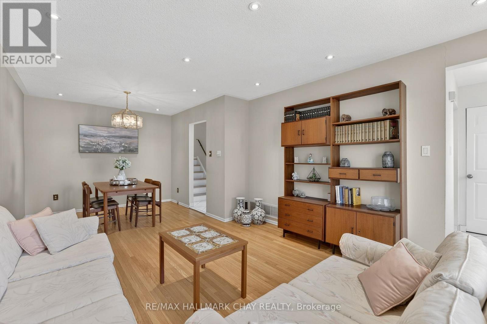 368 Lara Woods, Mississauga, Ontario  L5A 3A9 - Photo 8 - W12966852