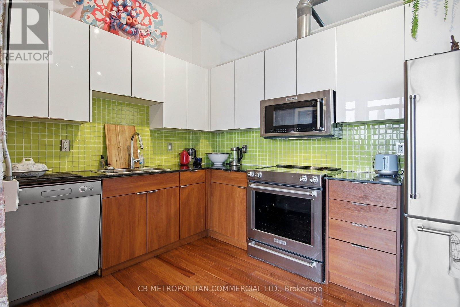 405 - 363 Sorauren Avenue, Toronto, Ontario  M6R 3C2 - Photo 11 - W12966862