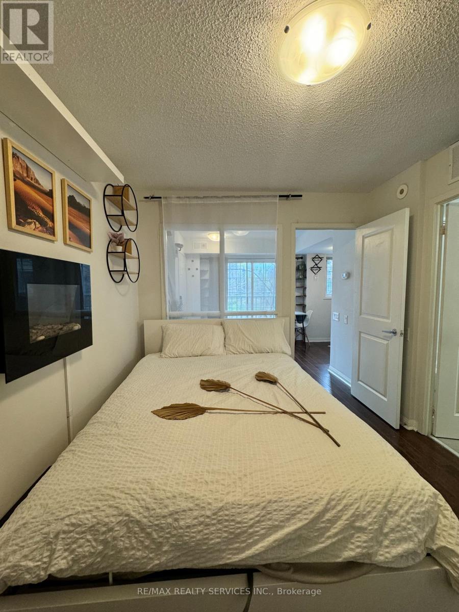 94 - 9 Windermere Avenue, Toronto, Ontario  M6S 5A4 - Photo 7 - W12966866