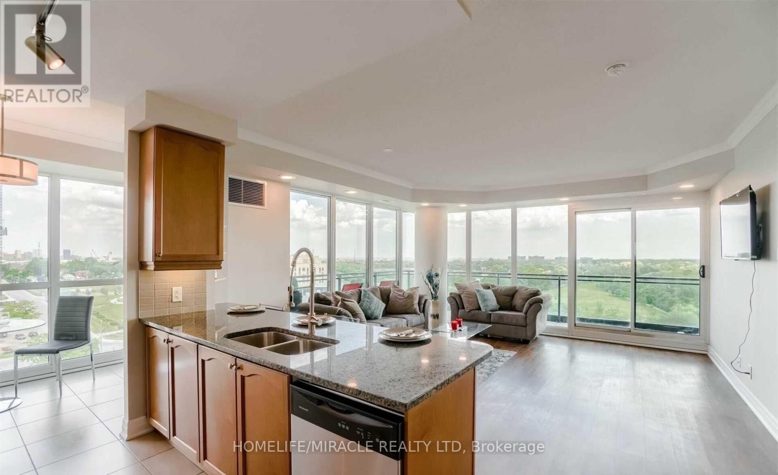 1002 - 100 John Street, Brampton, Ontario  L6W 0A8 - Photo 12 - W12966878