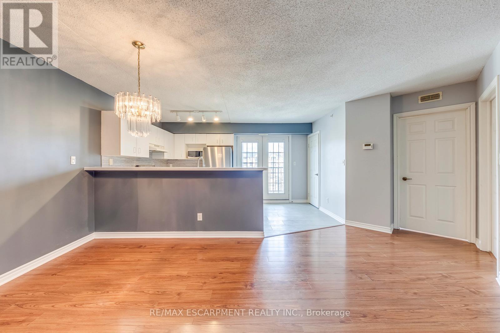 302 - 1411 Walkers Line, Burlington, Ontario  L7M 4P5 - Photo 10 - W12966888