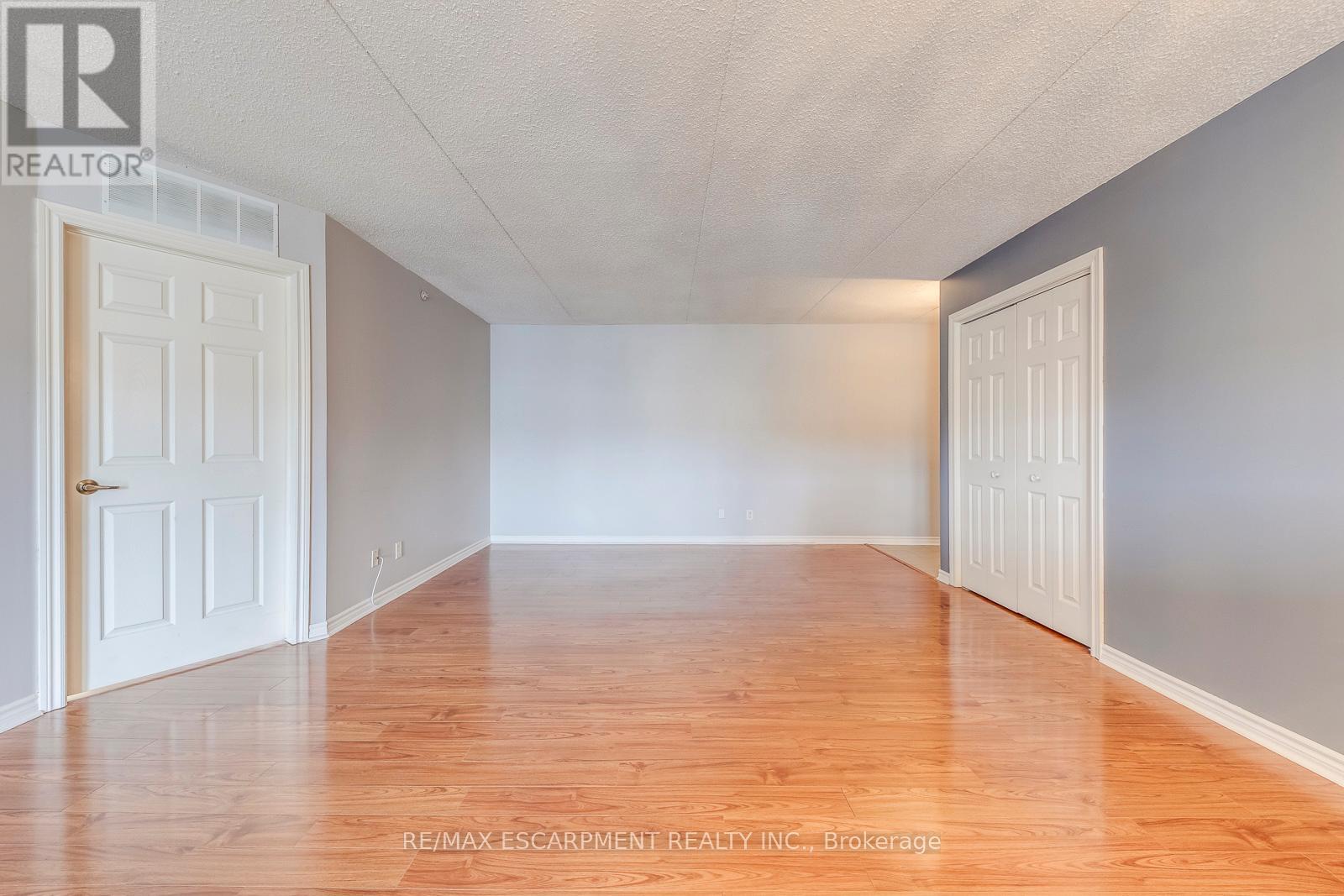 302 - 1411 Walkers Line, Burlington, Ontario  L7M 4P5 - Photo 8 - W12966888