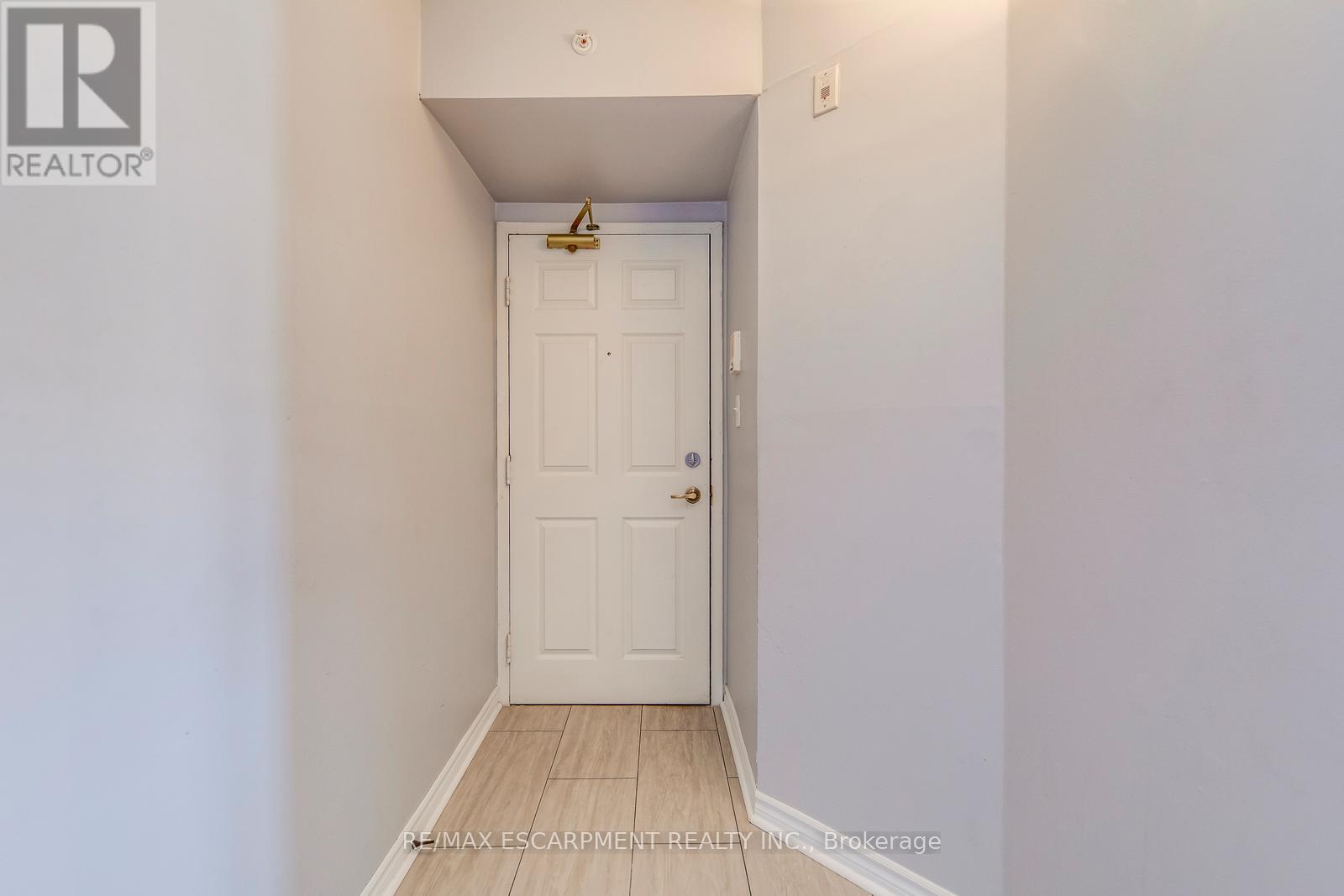 302 - 1411 Walkers Line, Burlington, Ontario  L7M 4P5 - Photo 4 - W12966894