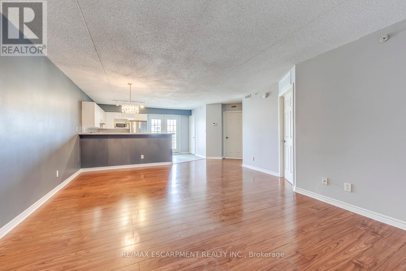 302 - 1411 Walkers Line, Burlington, Ontario  L7M 4P5 - Photo 6 - W12966894