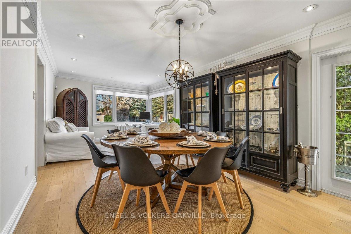 38 John Street S, Mississauga, Ontario  L5H 2E6 - Photo 10 - W12966904