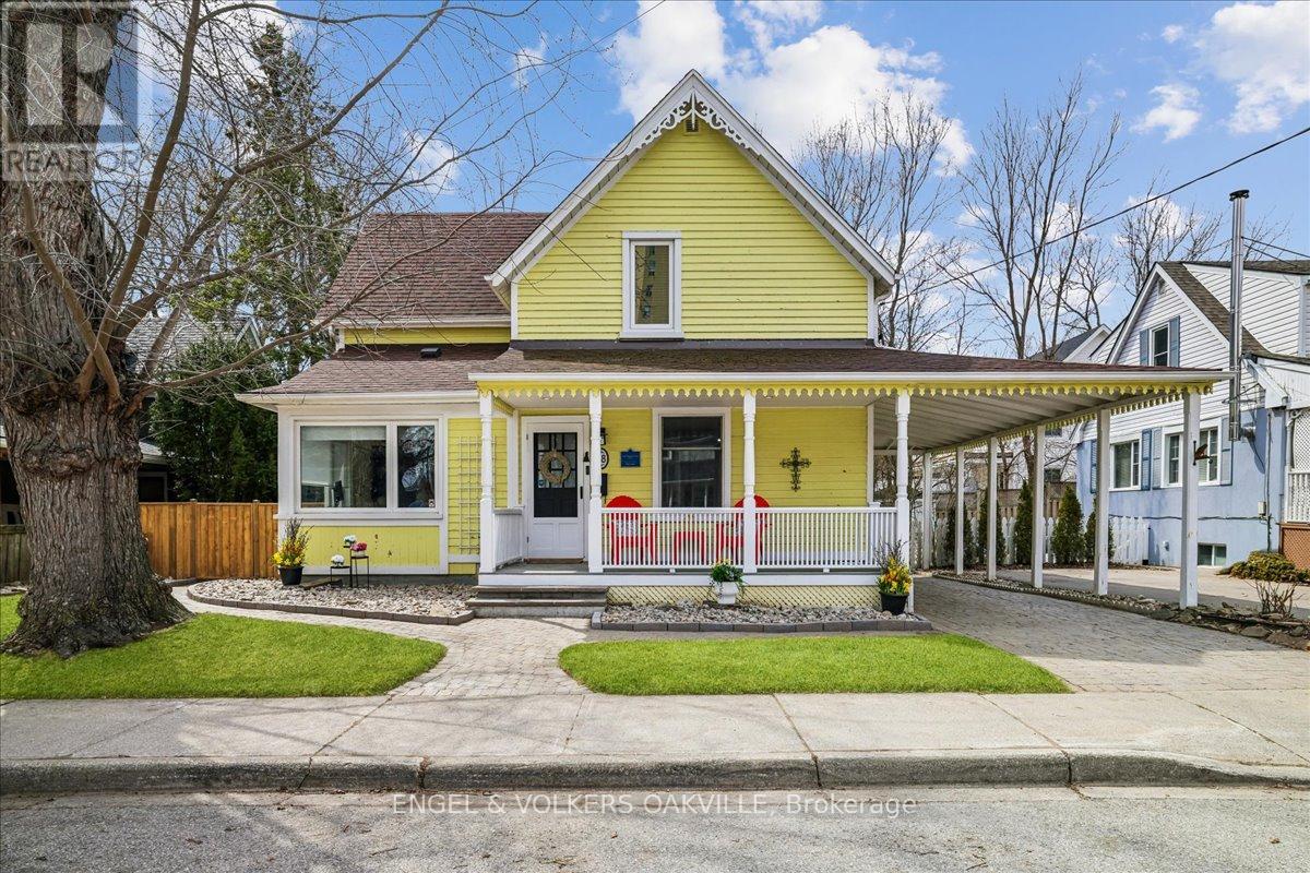 38 John Street S, Mississauga, Ontario  L5H 2E6 - Photo 2 - W12966904