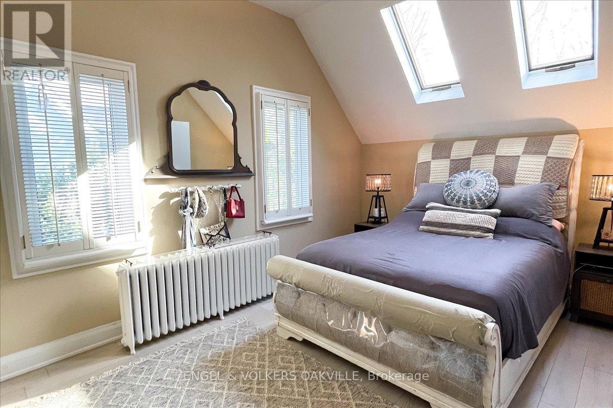 38 John Street S, Mississauga, Ontario  L5H 2E6 - Photo 21 - W12966904