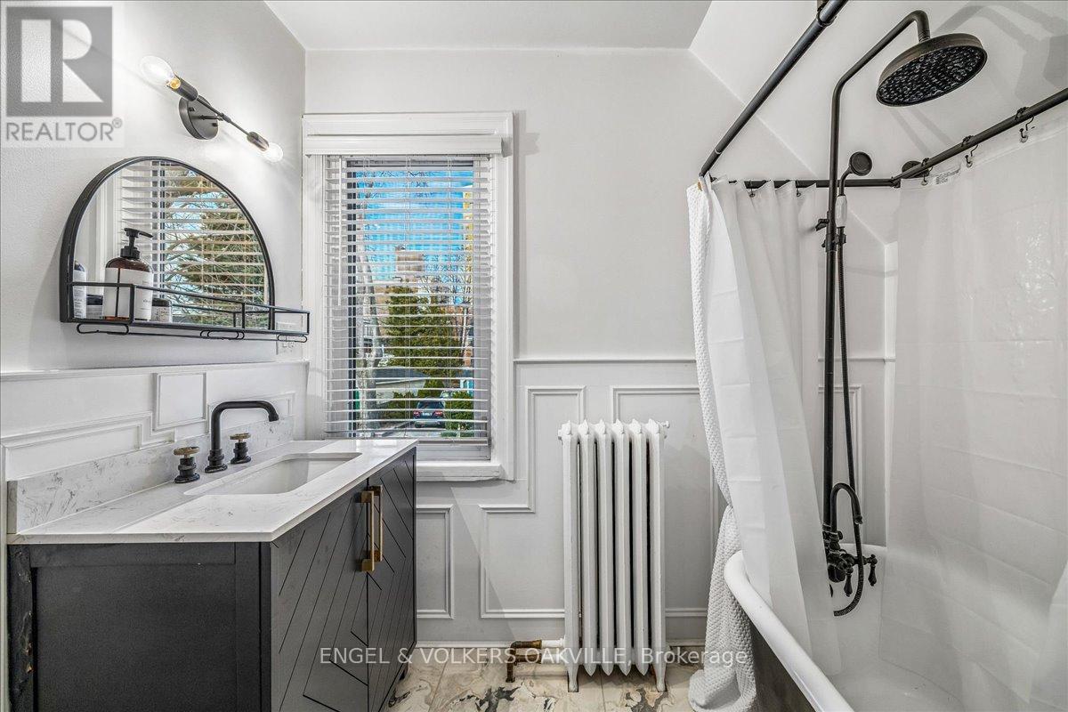 38 John Street S, Mississauga, Ontario  L5H 2E6 - Photo 26 - W12966904