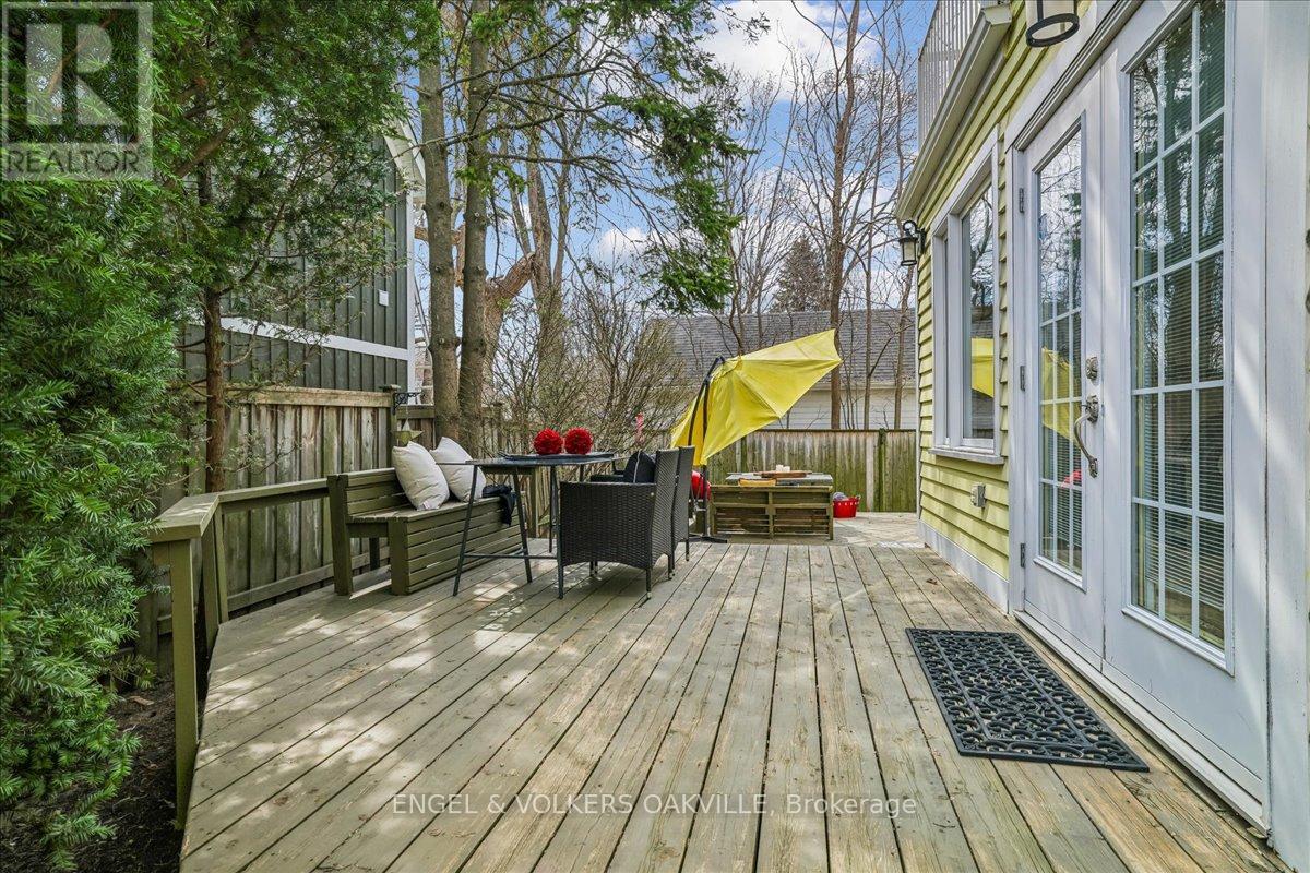 38 John Street S, Mississauga, Ontario  L5H 2E6 - Photo 32 - W12966904