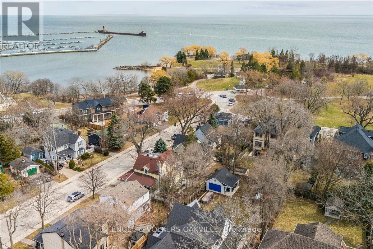 38 John Street S, Mississauga, Ontario  L5H 2E6 - Photo 41 - W12966904