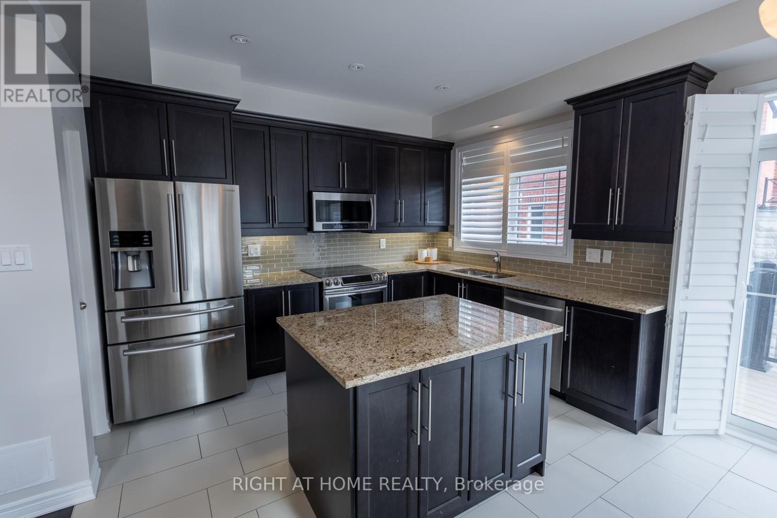 25 Rockman Crescent, Brampton, Ontario  L7A 4B4 - Photo 13 - W12967002