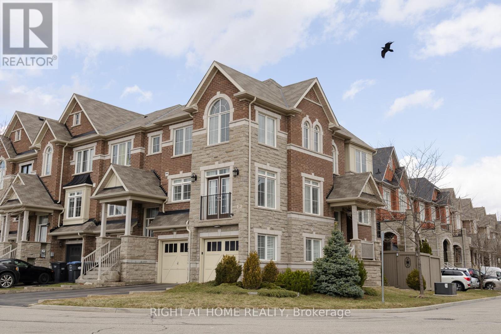 25 Rockman Crescent, Brampton, Ontario  L7A 4B4 - Photo 2 - W12967002