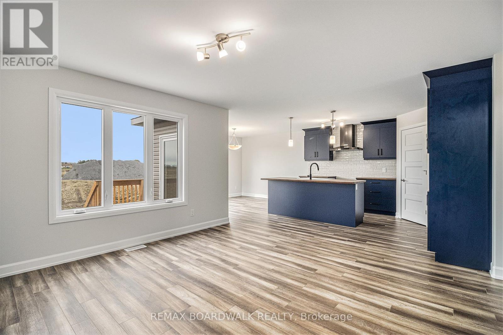 1207 Montblanc Crescent, Russell, Ontario  K0A 1W0 - Photo 3 - X12899390