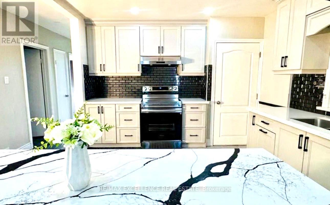 35 Siebert Avenue, Kitchener, Ontario  N2C 2A5 - Photo 6 - X12966744