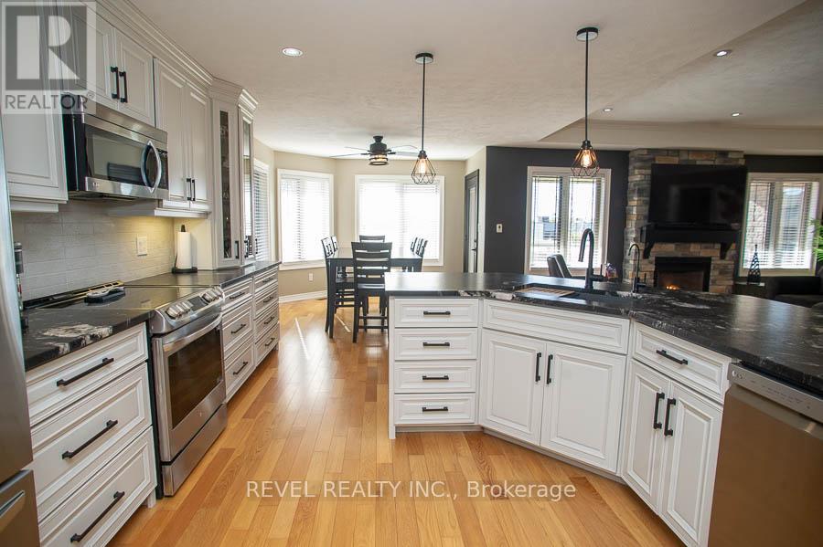 9 Davey Court, Haldimand, Ontario  N0A 1J0 - Photo 13 - X12966756