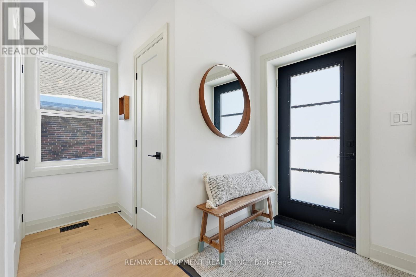 286 East 18th Street, Hamilton, Ontario  L9A 4P6 - Photo 6 - X12966850