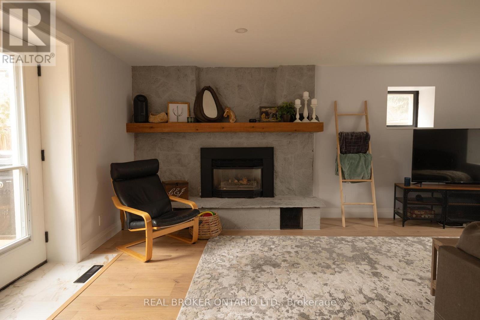 145 Garafraxa Street E, Centre Wellington, Ontario  N1M 1C8 - Photo 9 - X12966920