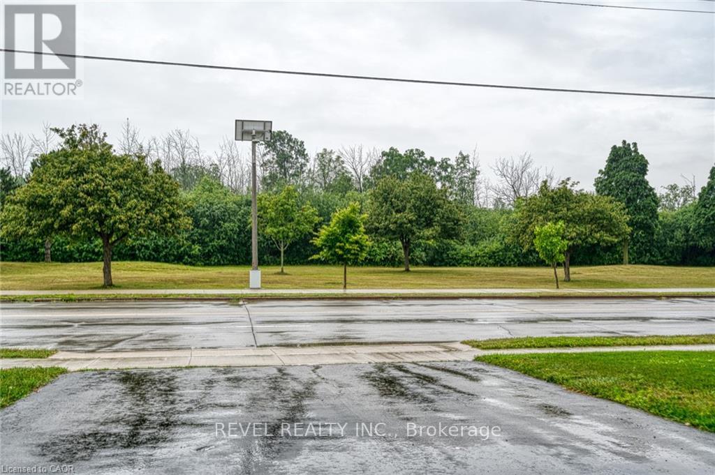 1141 Mohawk Road E, Hamilton, Ontario  L8T 2S4 - Photo 8 - X12966926