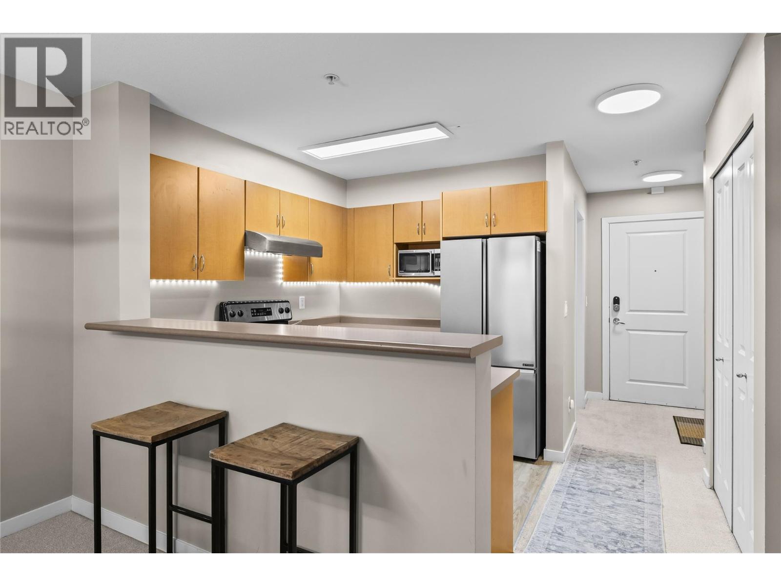 567 Yates Road Unit# 305 Kelowna Photo 4 567 Yates Road Unit# 305 Kelowna Photo 4