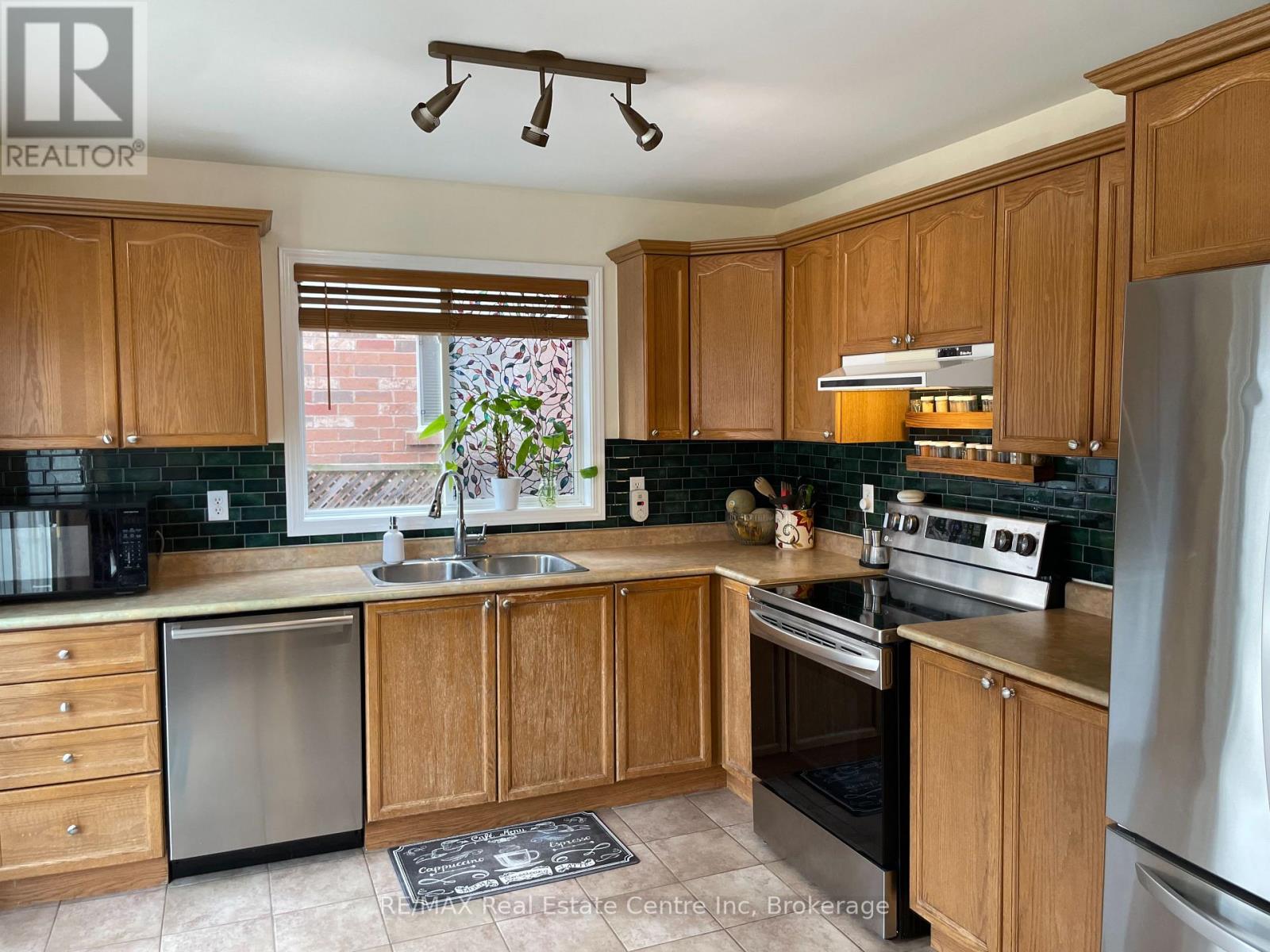 1518 Croft Avenue N, Milton, Ontario  L9T 5K6 - Photo 4 - W12961832