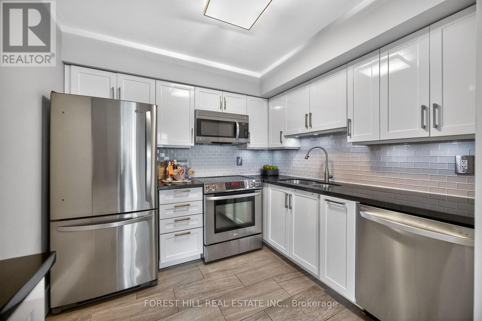 Up Ph 3 - 298 Jarvis Street, Toronto, Ontario M5B 2M4 - Photo 14 - C12966456