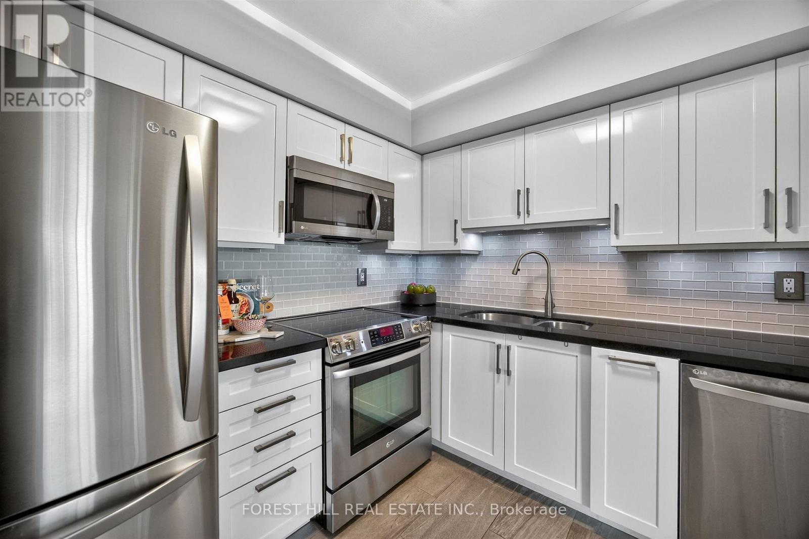 Up Ph 3 - 298 Jarvis Street, Toronto, Ontario M5B 2M4 - Photo 15 - C12966456