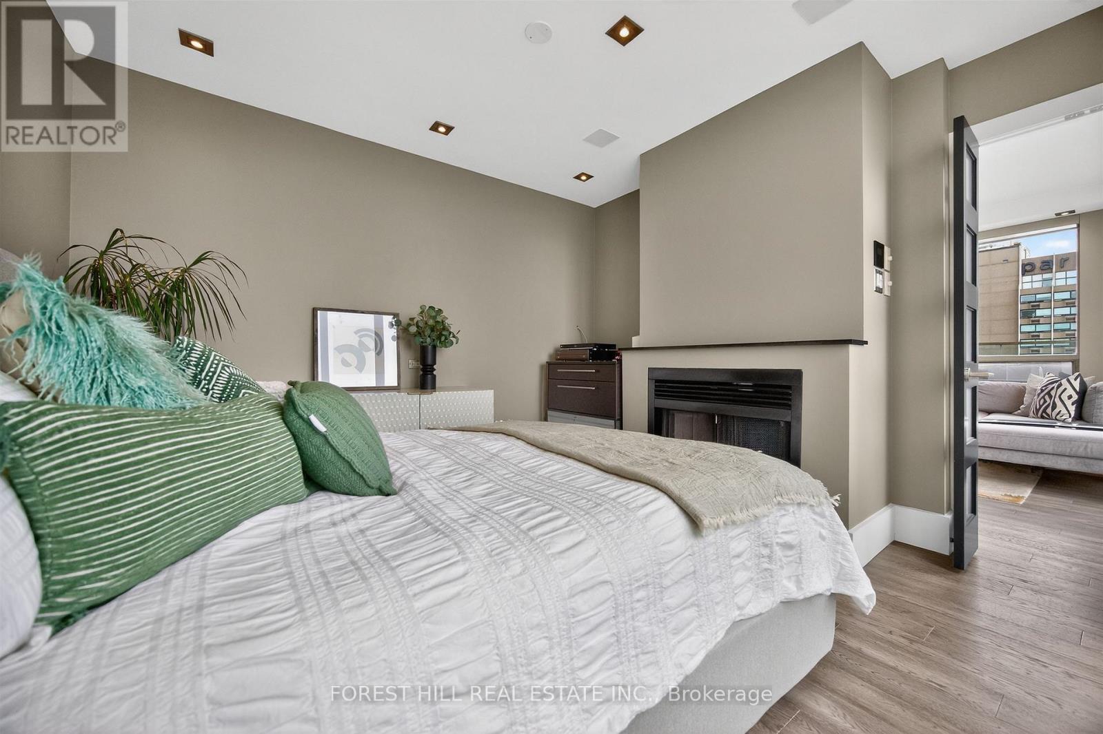 Up Ph 3 - 298 Jarvis Street, Toronto, Ontario M5B 2M4 - Photo 27 - C12966456