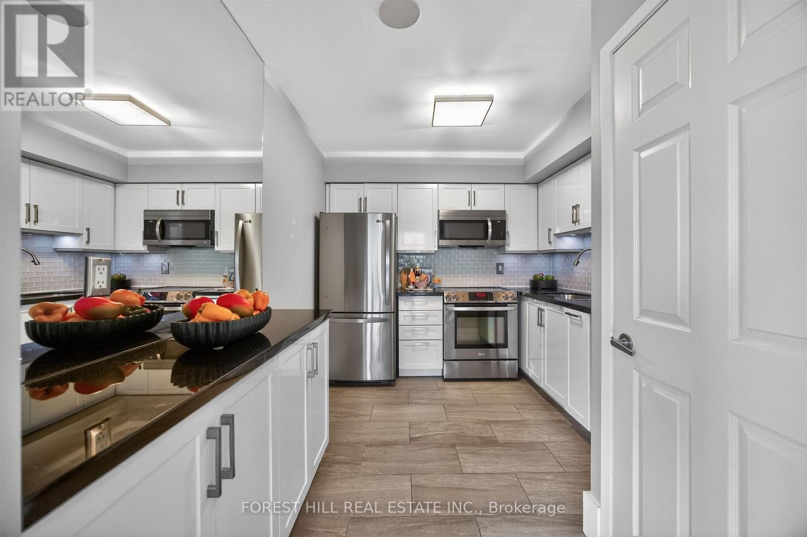 Up Ph 3 - 298 Jarvis Street, Toronto, Ontario M5B 2M4 - Photo 13 - C12966456